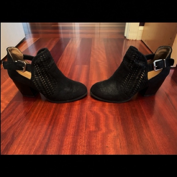 Qupid Comfortable Side Buckle Black Detailed Booties - Picture 2 of 4